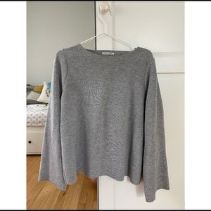 zara grey sweater w/ wide sleeves